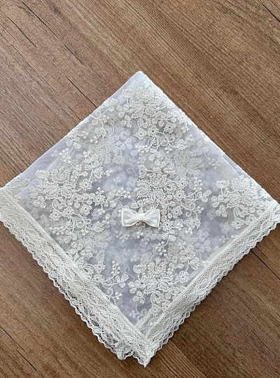 Embroidered tulle handkerchief for baptism and arras
