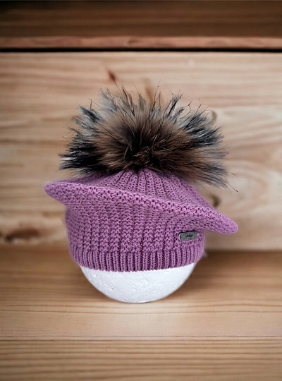 Girl's beret with fur pompom