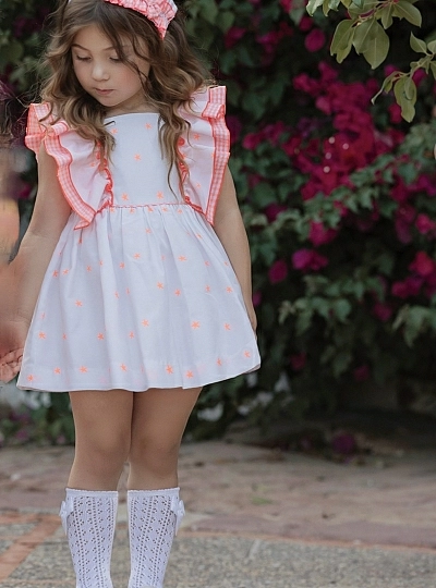 Vestido blanco y naranja con estrellas y cuadro vichy