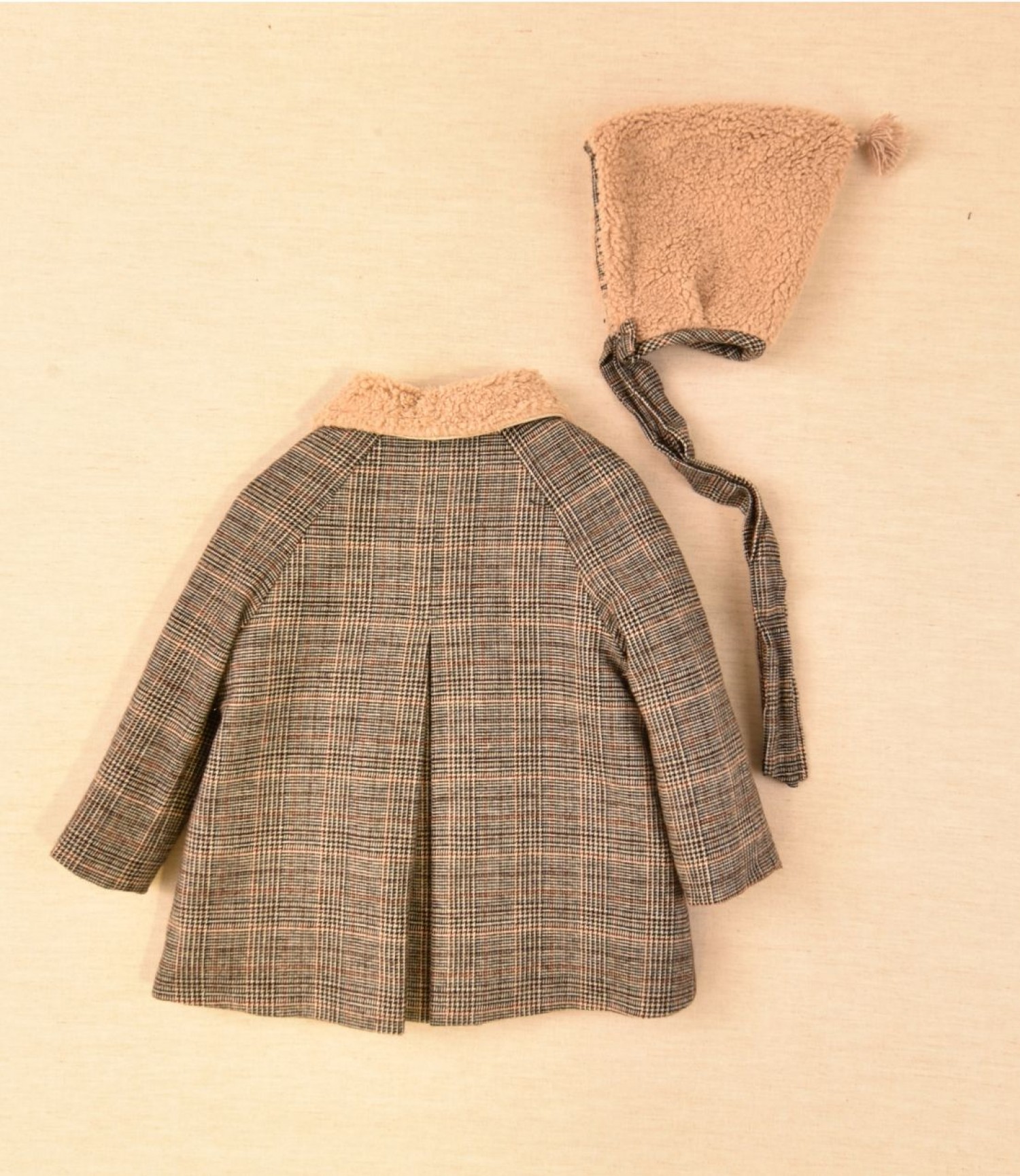 Abrigo tipo trenka de niño colección London de José Varón